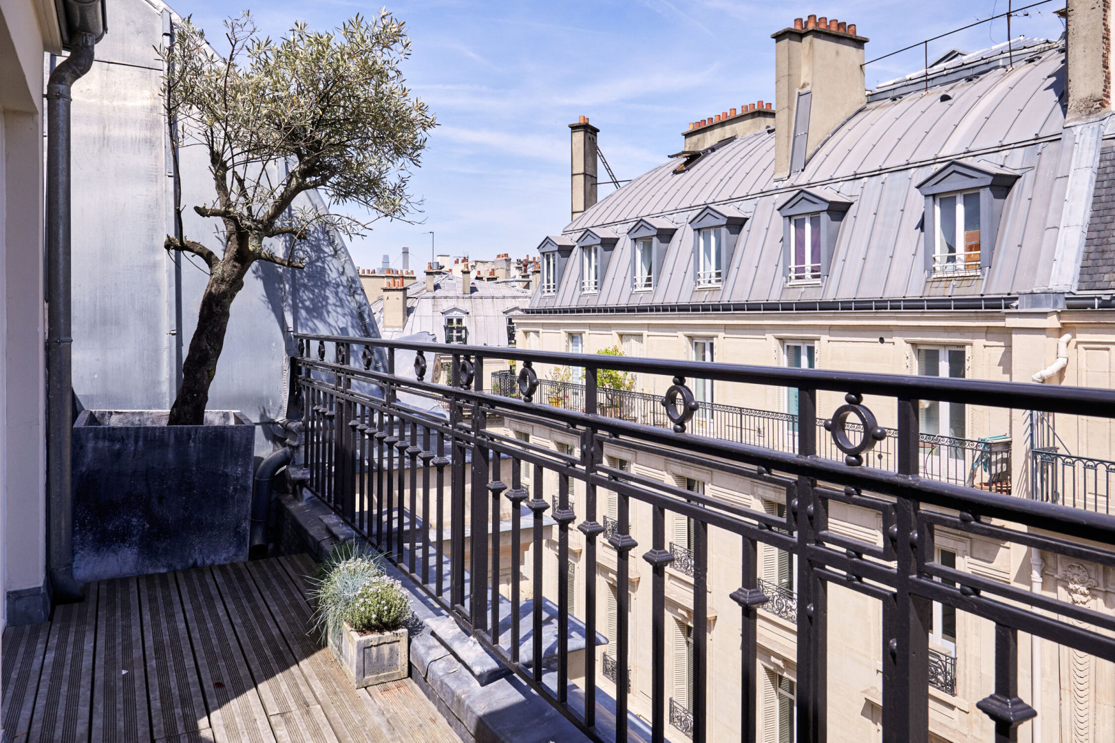 
                                                Location
                                                 Location Bureaux Paris 75002