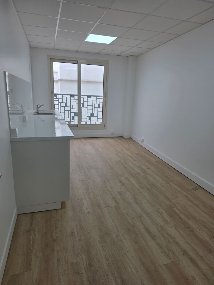 
                                                Location
                                                 Location Bureaux Paris 75002