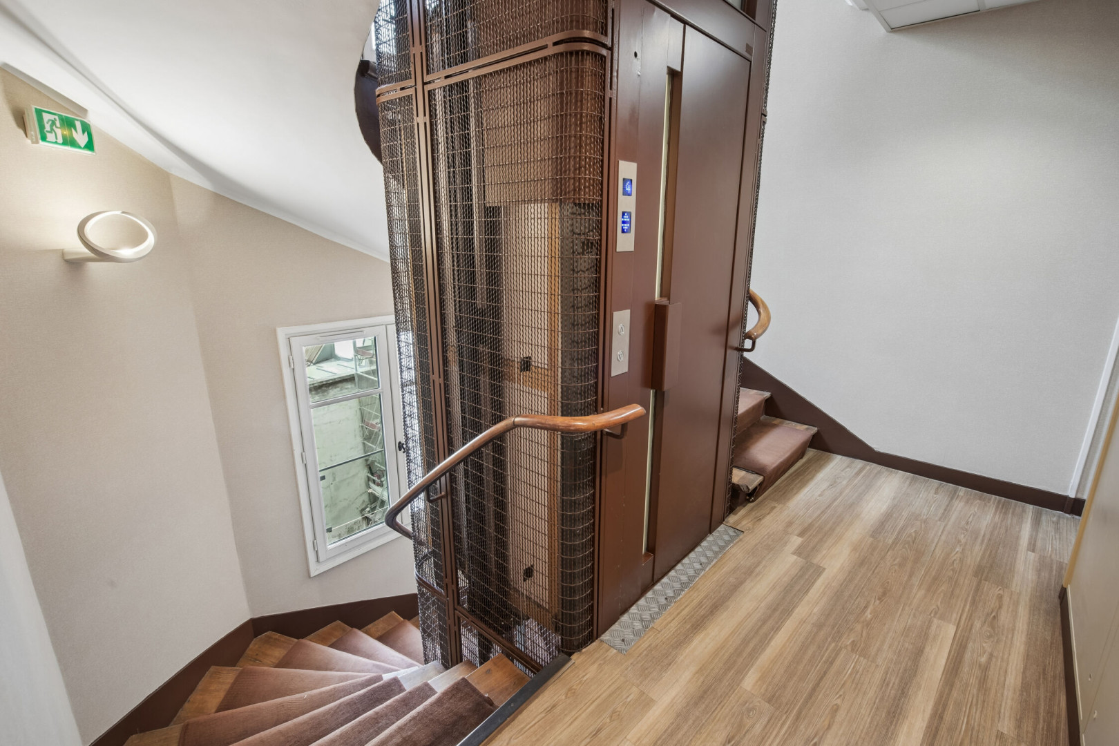 
                                                Location
                                                 Location Bureaux Paris 75002