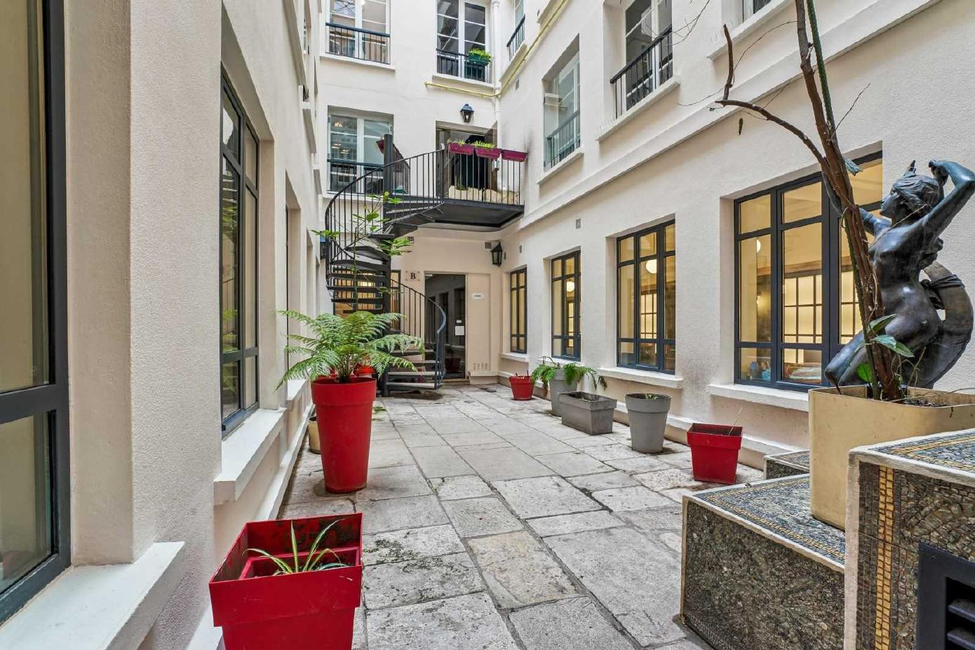
                                                Location
                                                 Location Bureaux Paris 75002