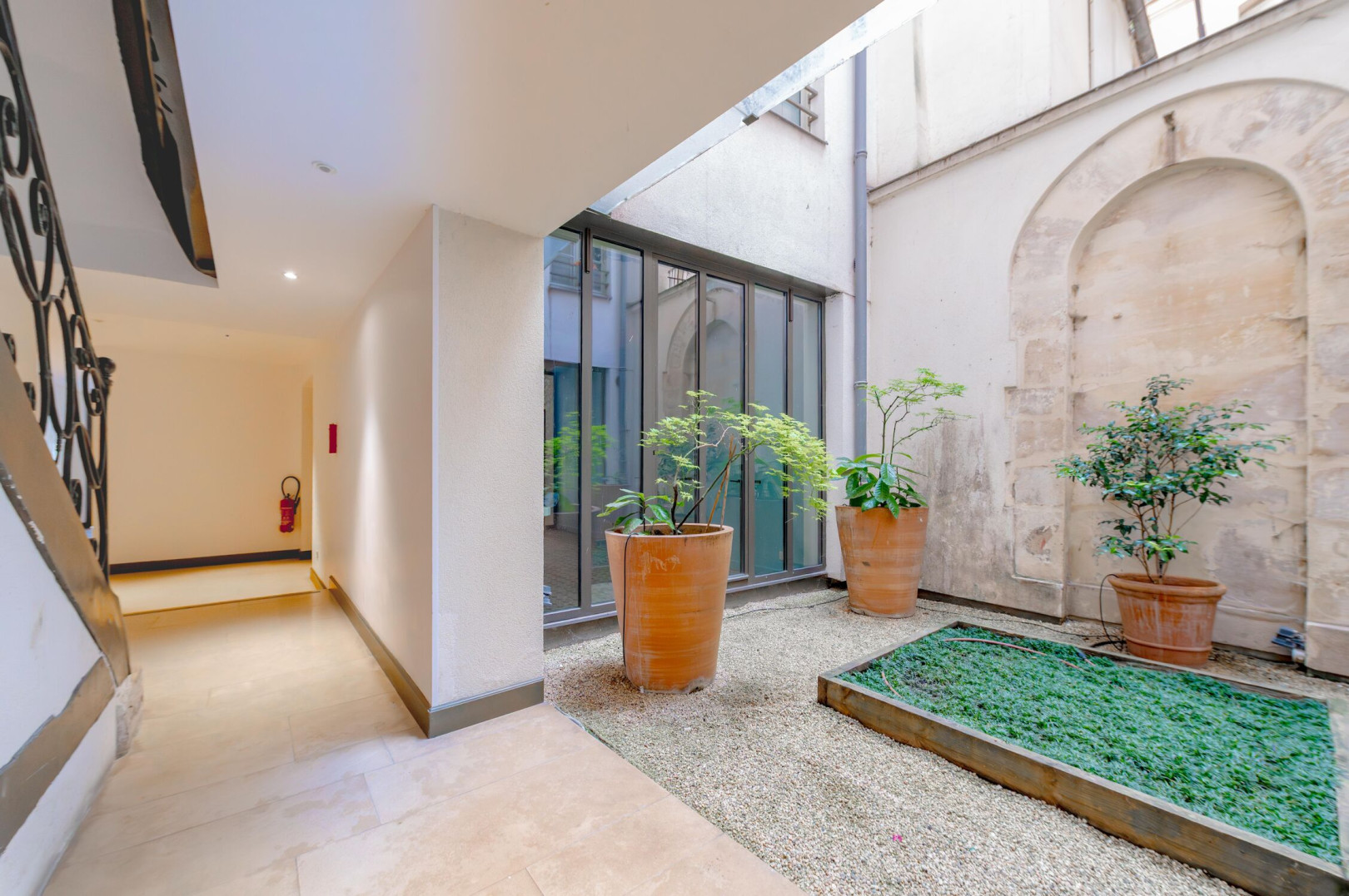 
                                                Location
                                                 Location Bureaux Paris 75002
