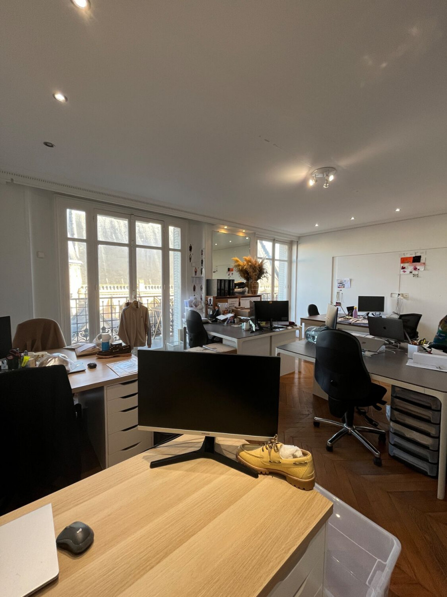 
                                                Location
                                                 Location Bureaux Paris 75003