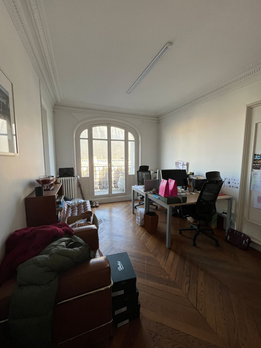 
                                                Location
                                                 Location Bureaux Paris 75003