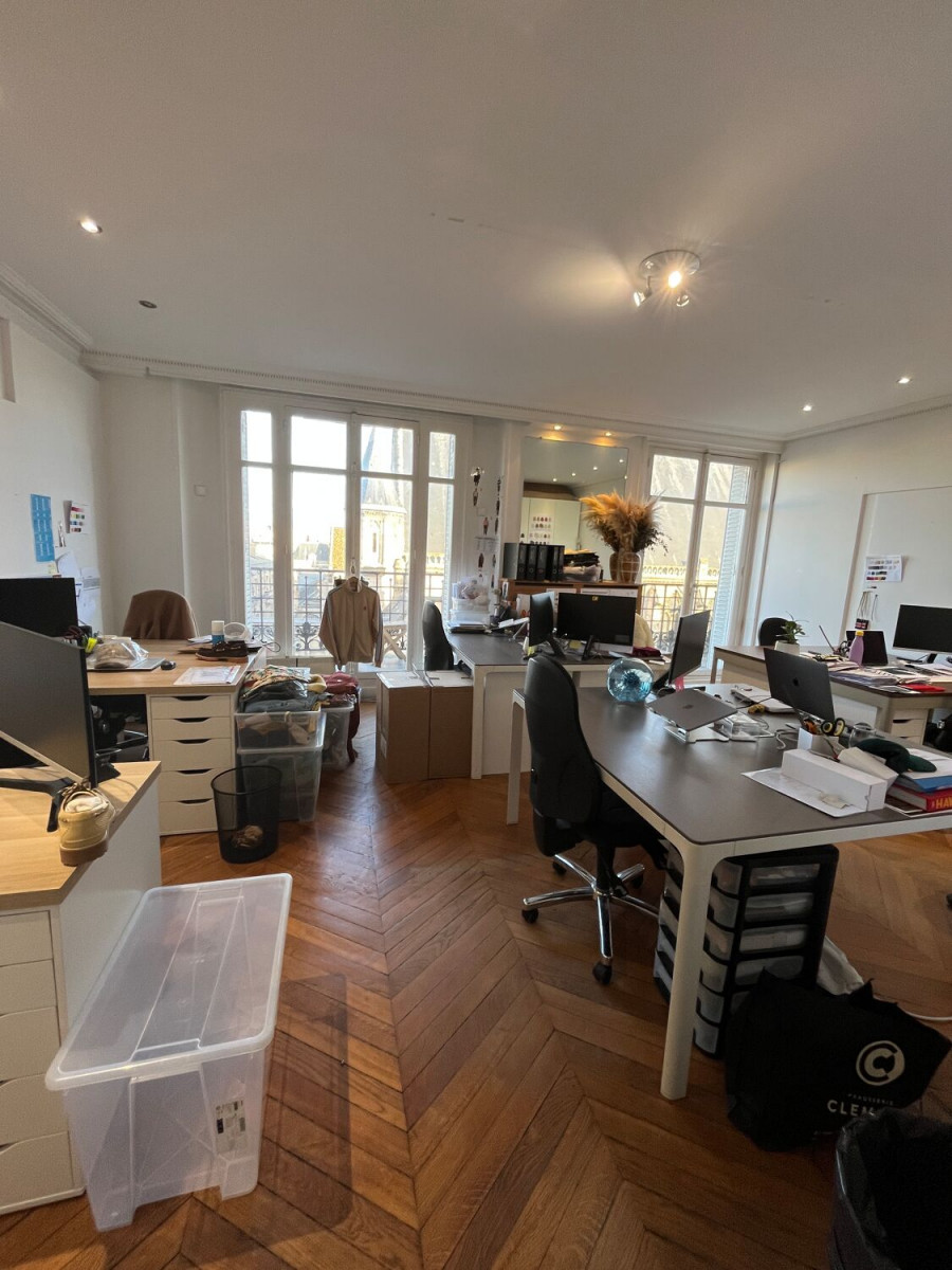 
                                                Location
                                                 Location Bureaux Paris 75003