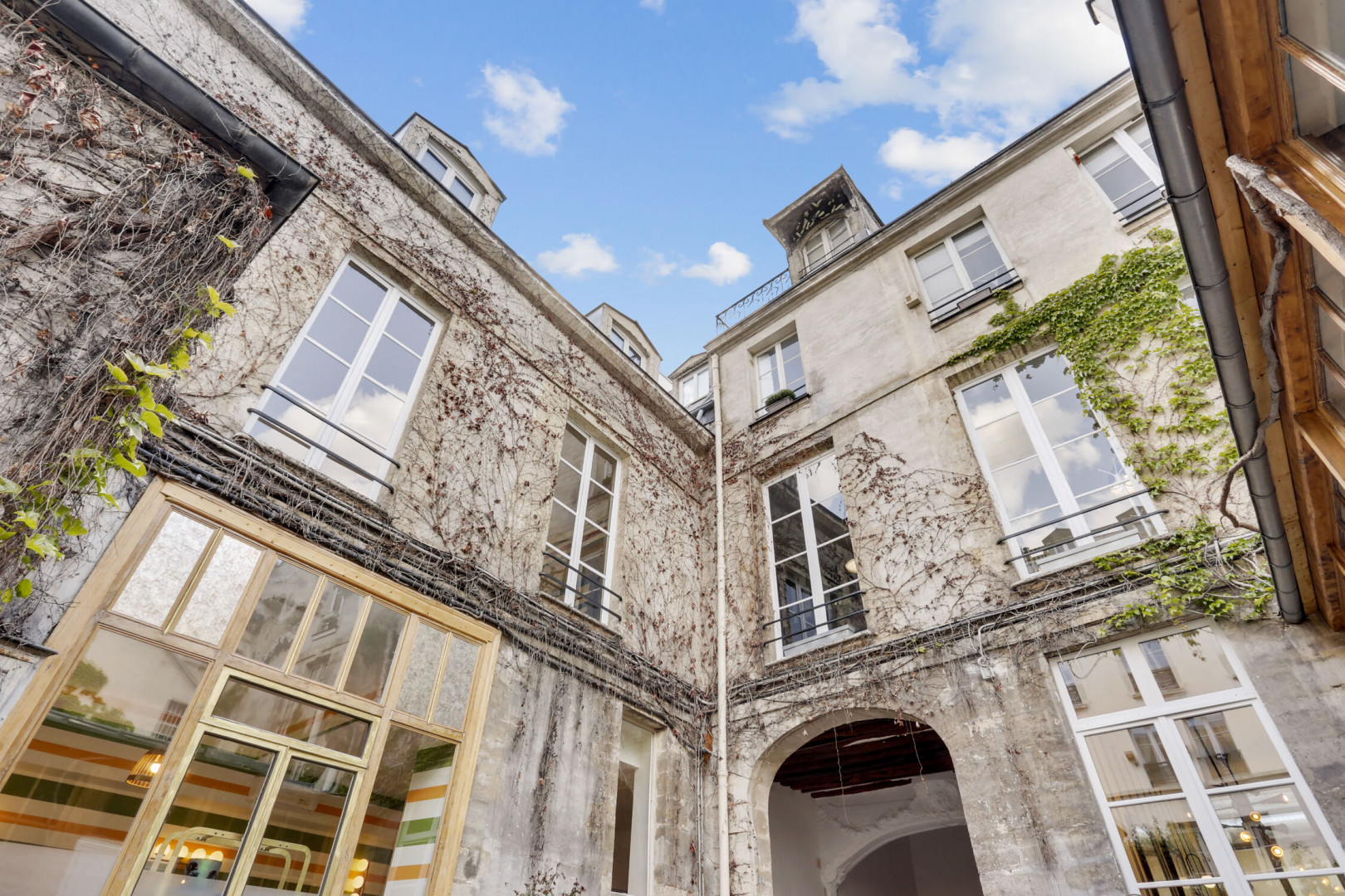 
                                                Location
                                                 Location Bureaux Paris 75003