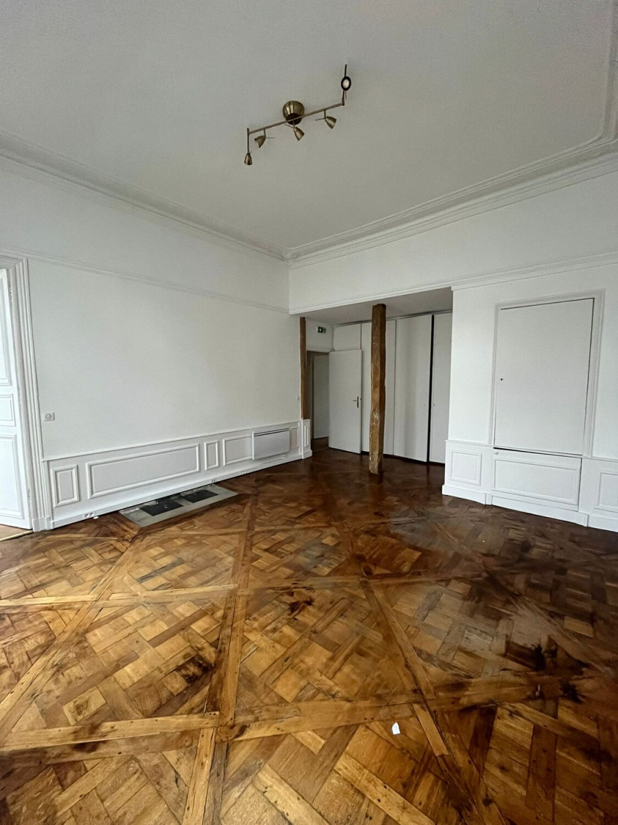 
                                                Location
                                                 Location Bureaux Paris 75004