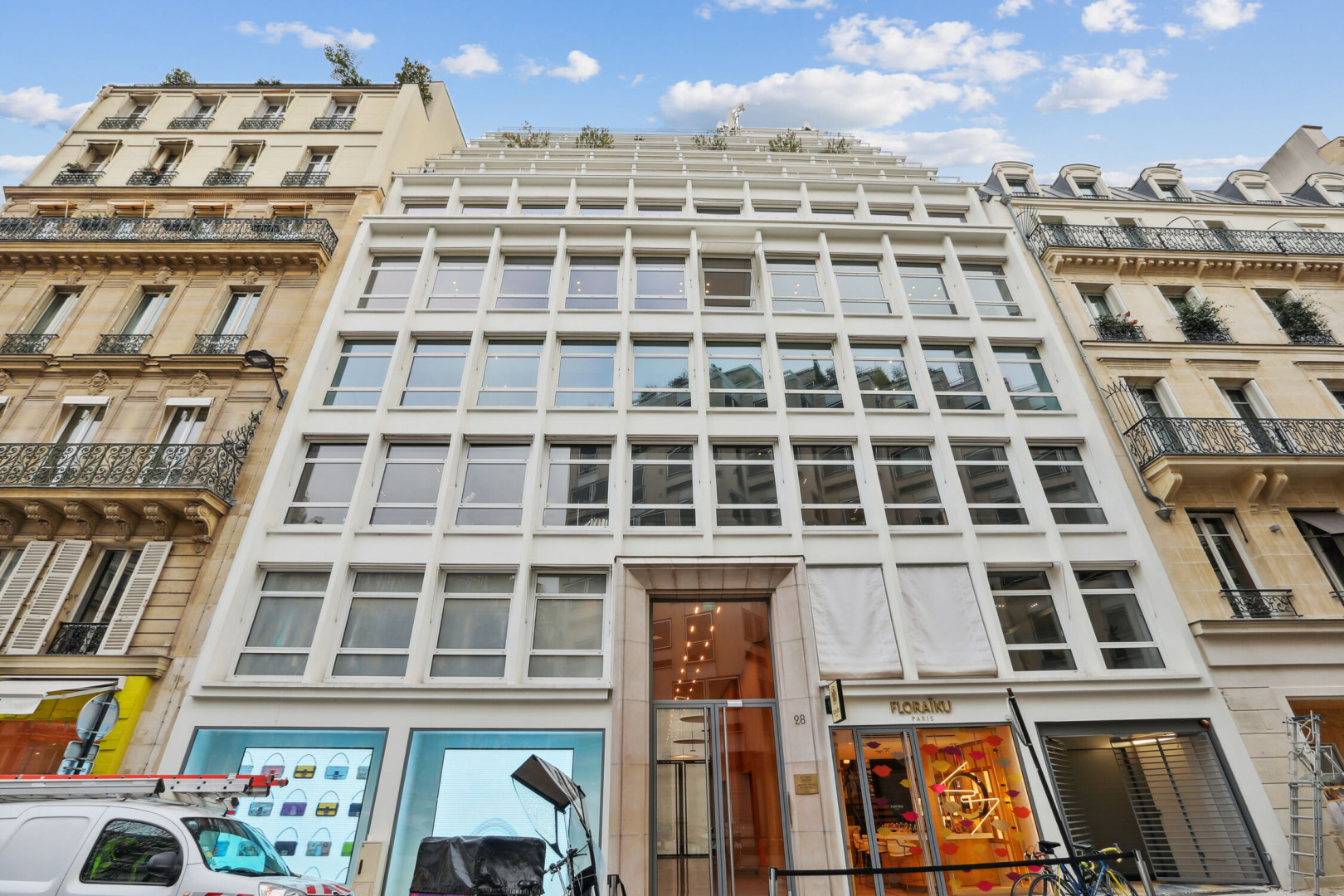 
                                                Location
                                                 Location Bureaux Paris 75008