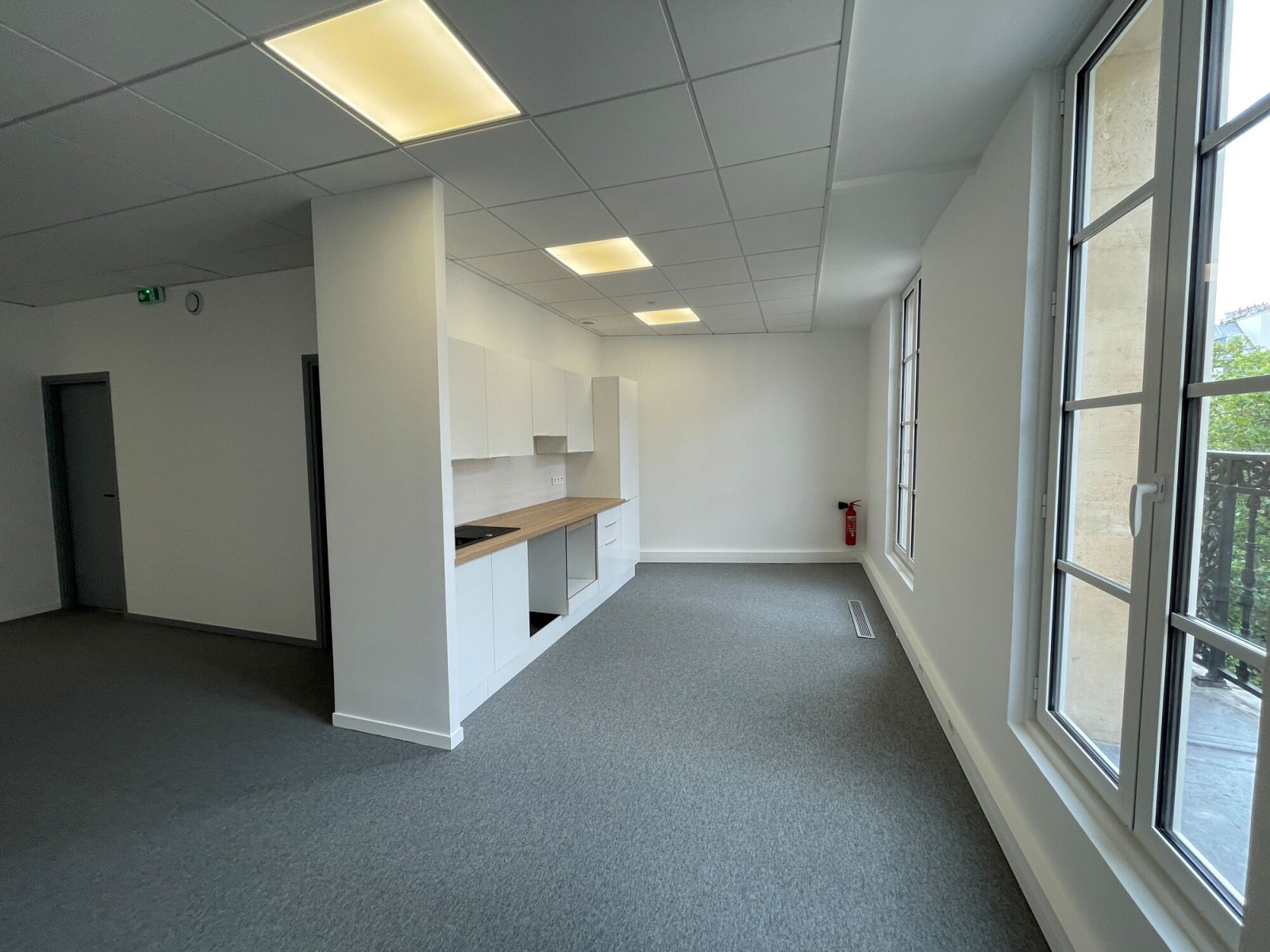 
                                                Location
                                                 Location Bureaux Paris 75008