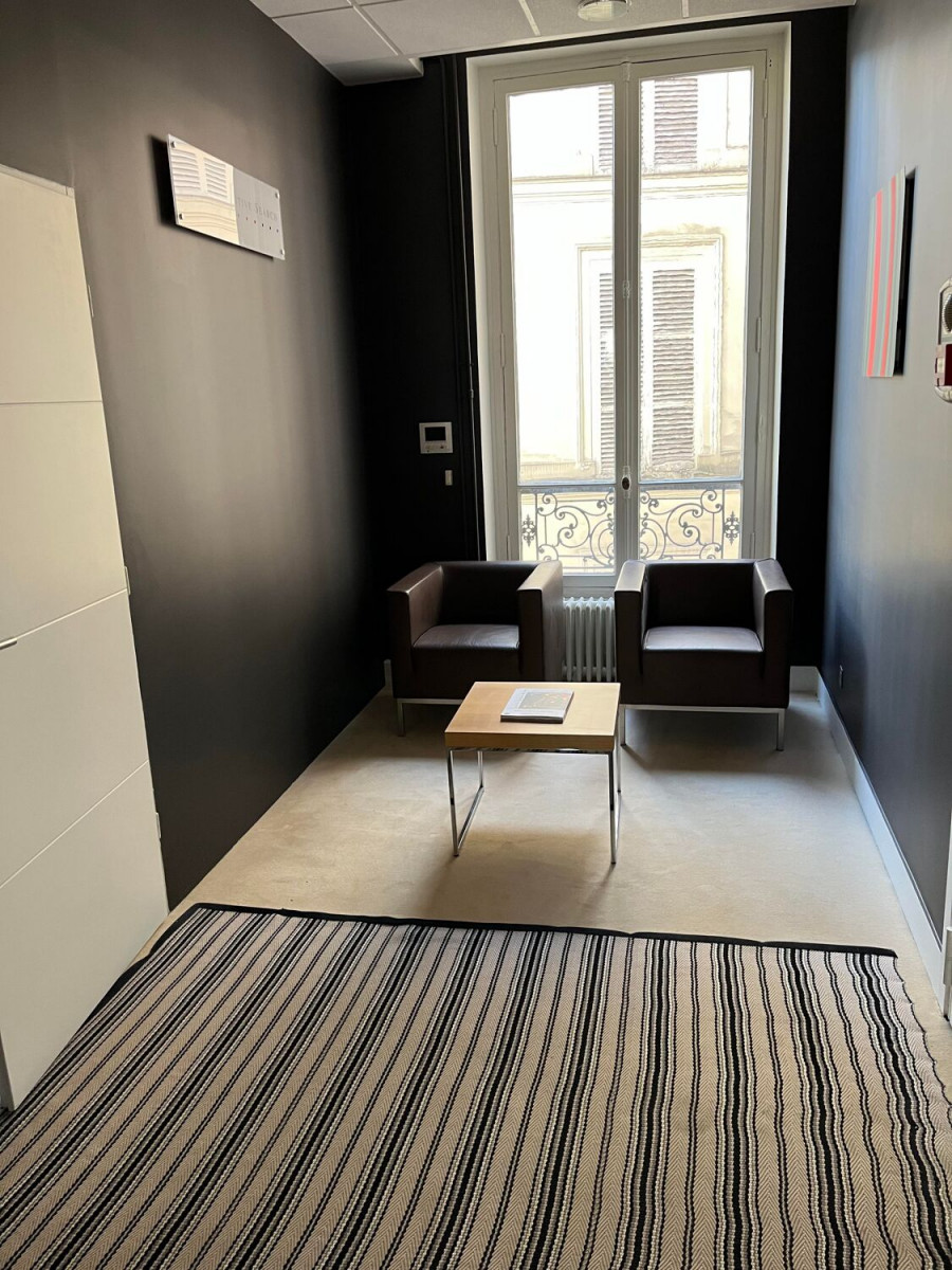 
                                                Location
                                                 Location Bureaux Paris 75008