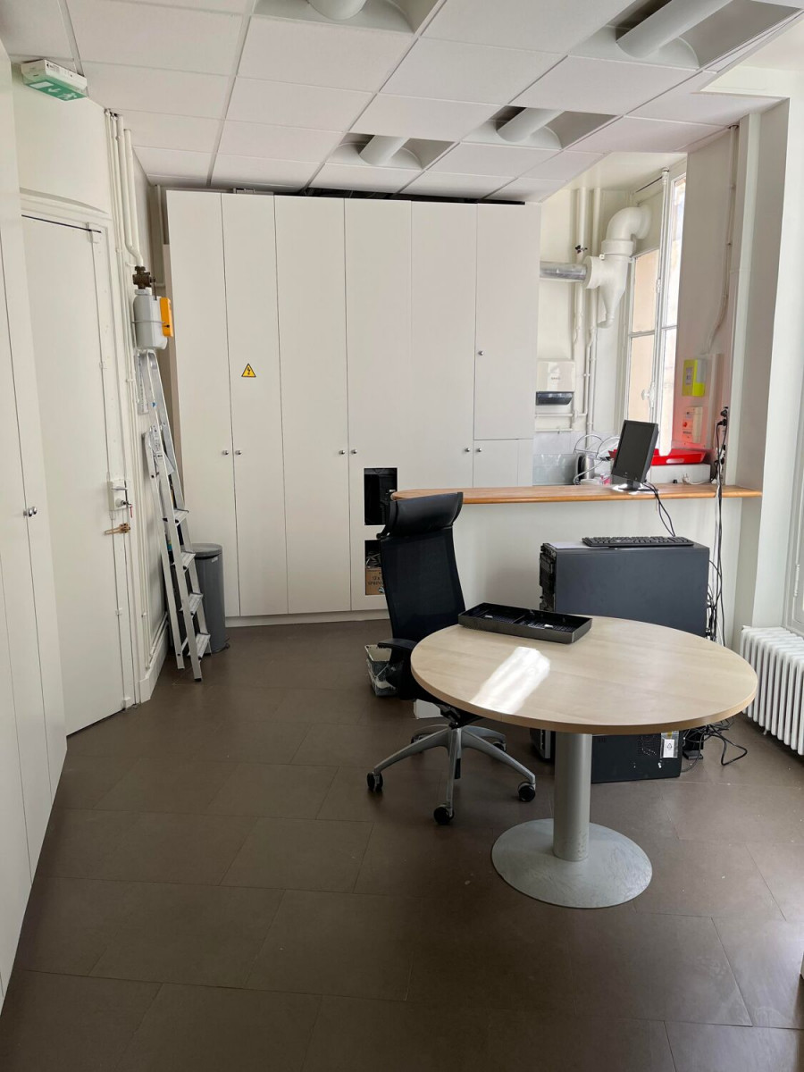 
                                                Location
                                                 Location Bureaux Paris 75008