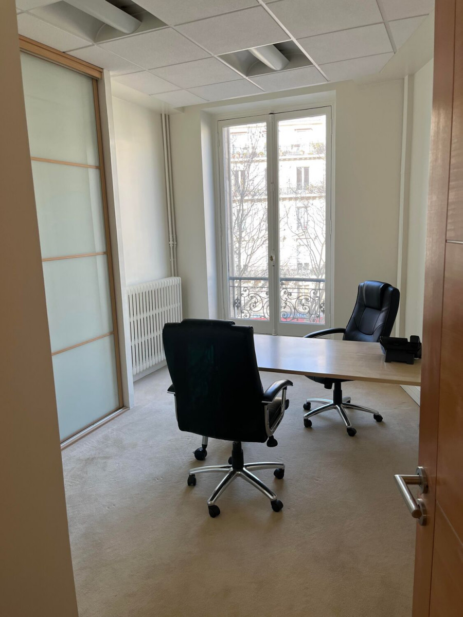 
                                                Location
                                                 Location Bureaux Paris 75008