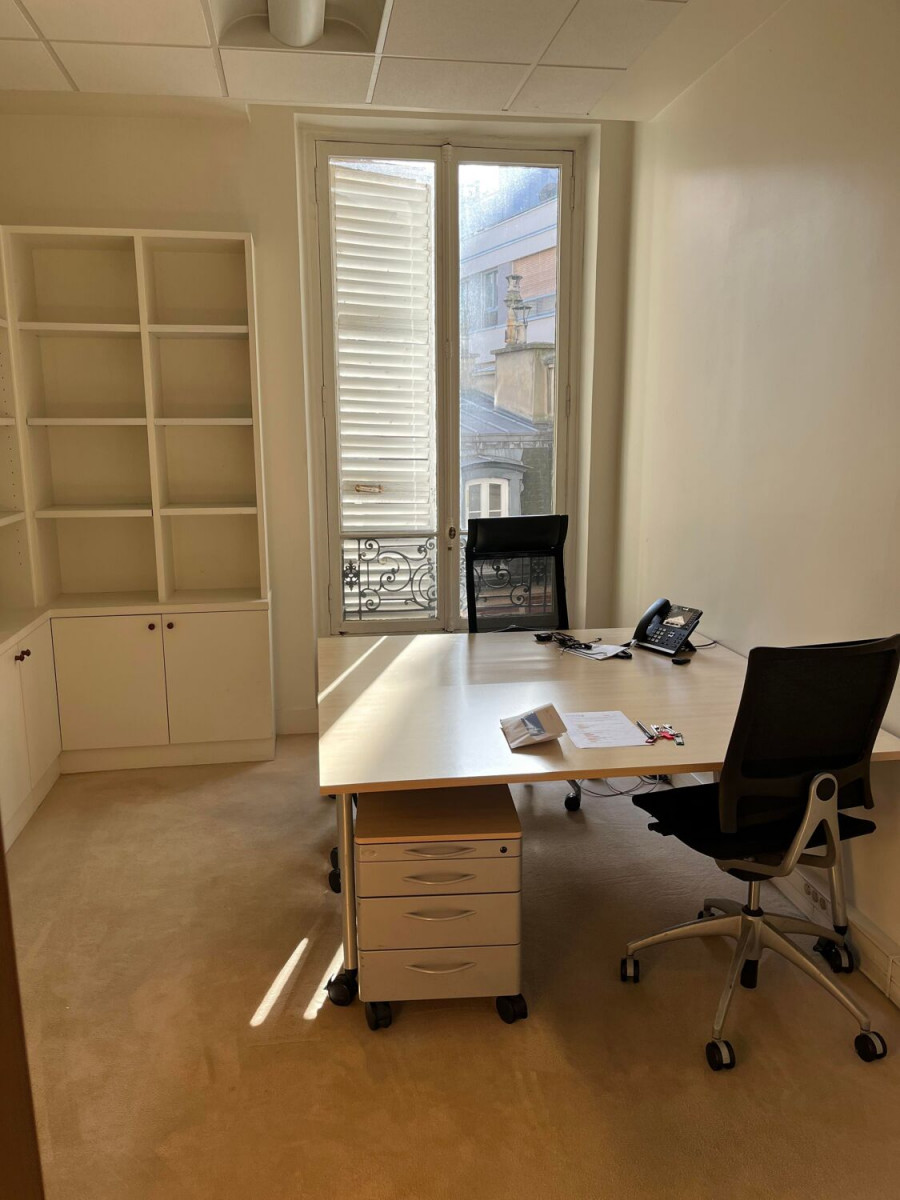 
                                                Location
                                                 Location Bureaux Paris 75008