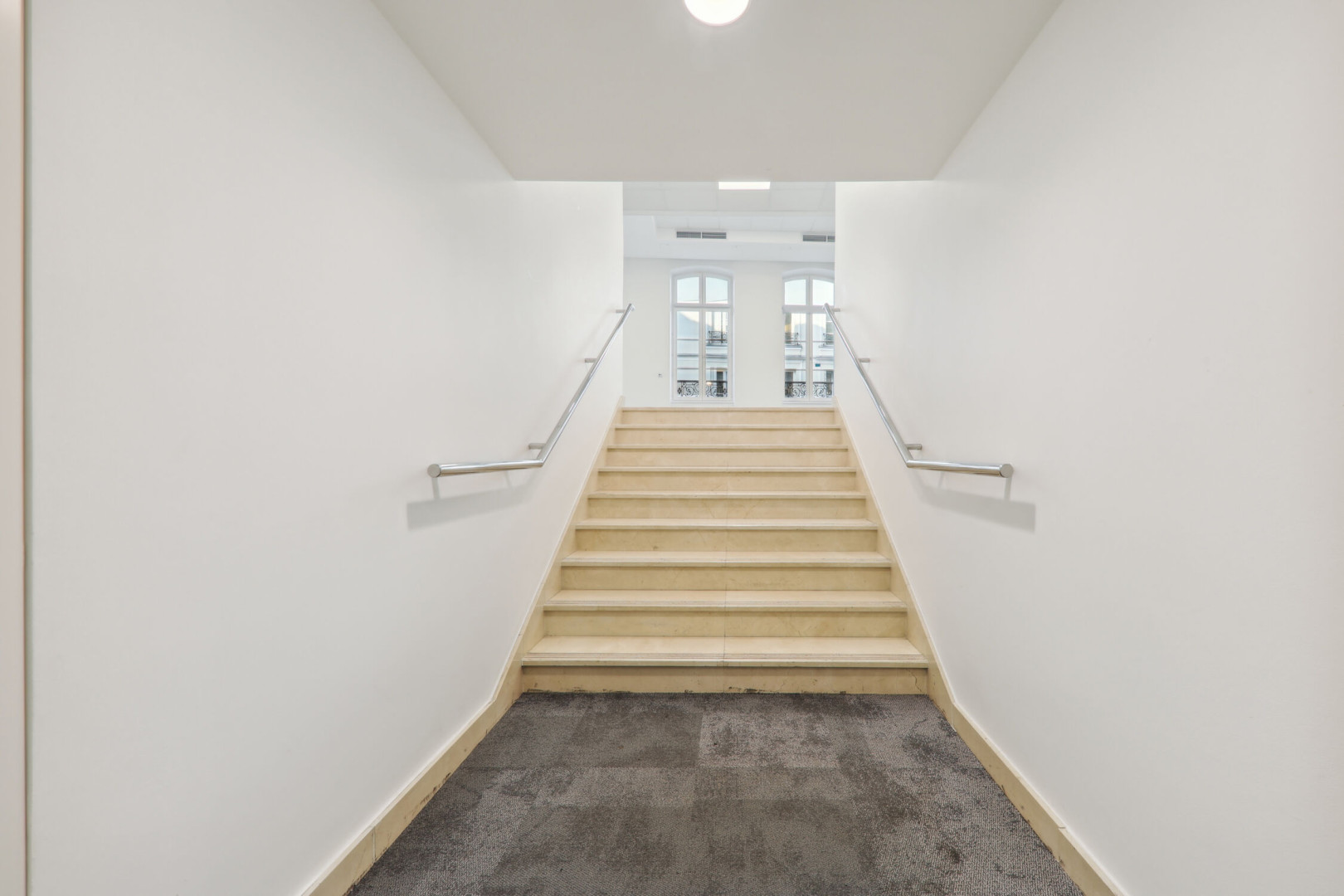 
                                                Location
                                                 Location Bureaux Paris 75008