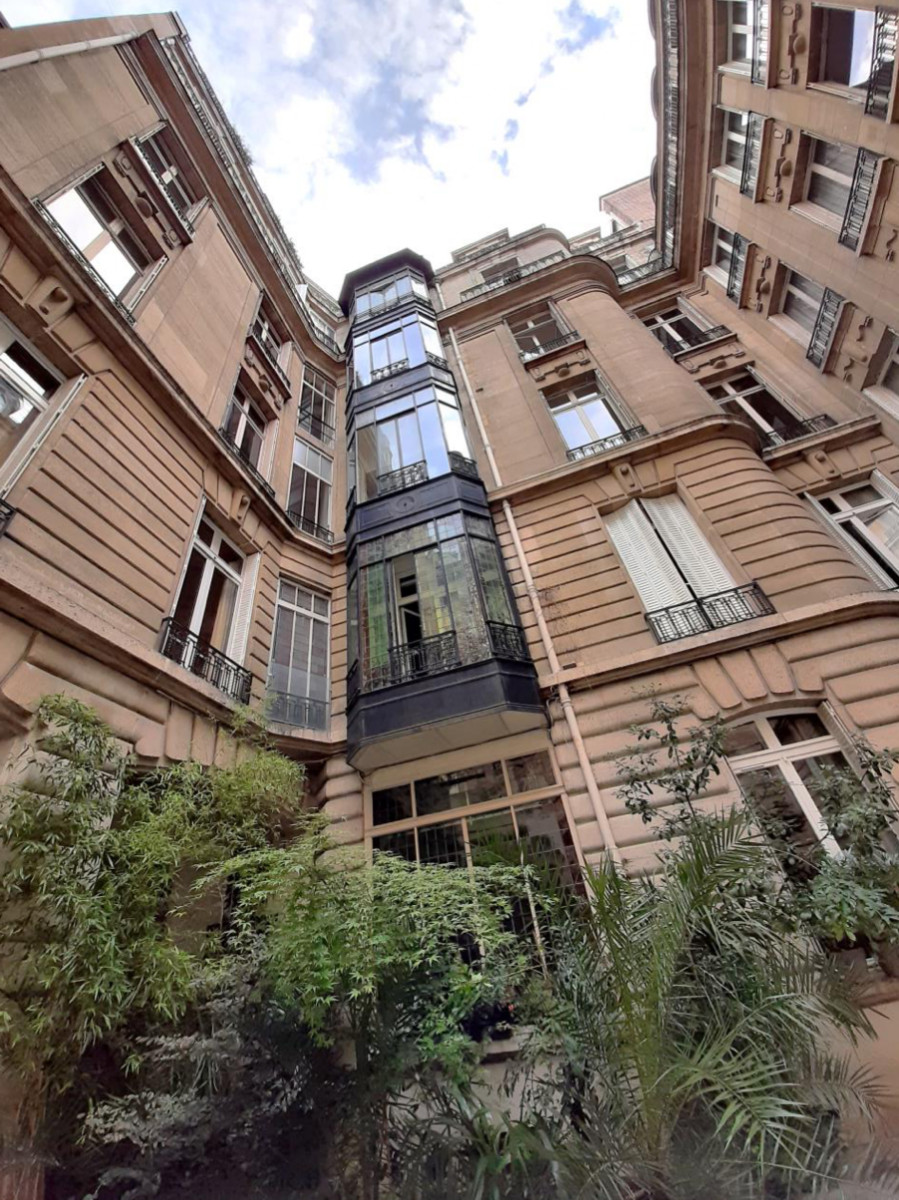 
                                                Location
                                                 Location Bureaux Paris 75008