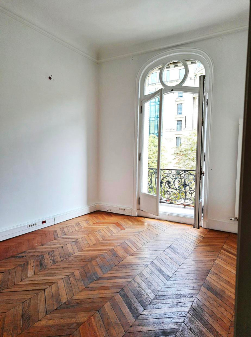 
                                                Location
                                                 Location Bureaux Paris 75008