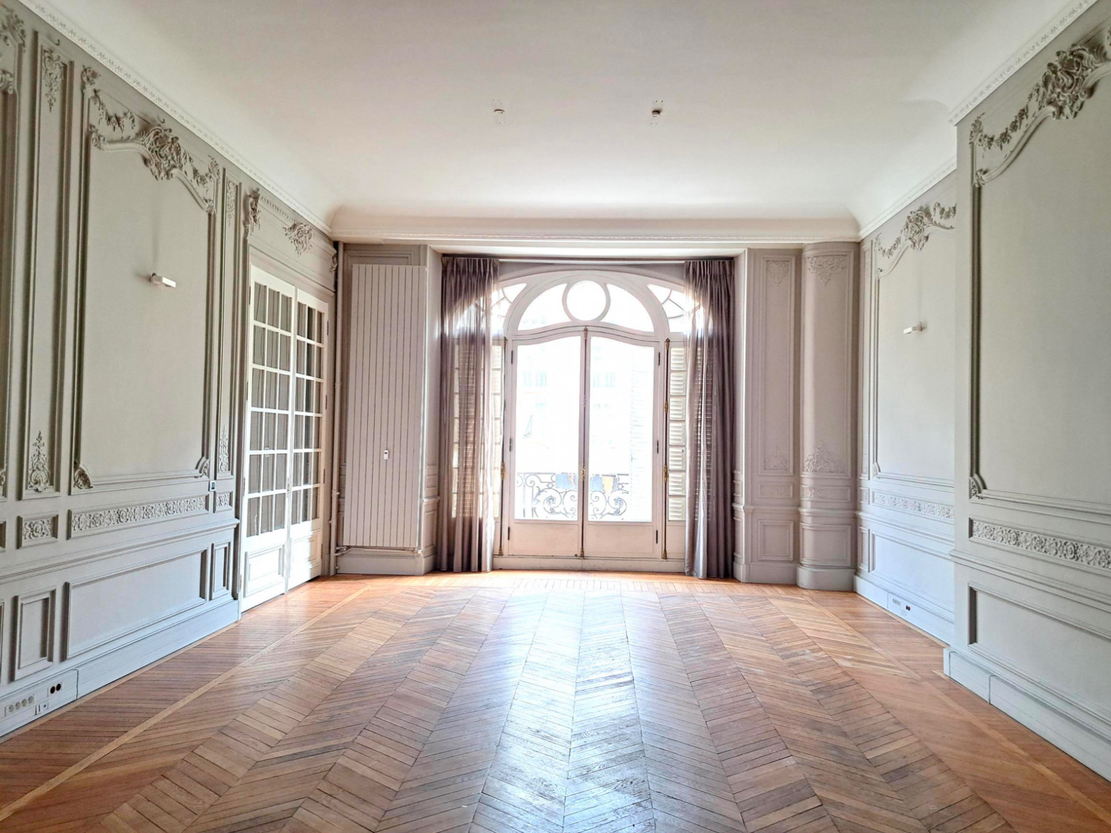 
                                                Location
                                                 Location Bureaux Paris 75008