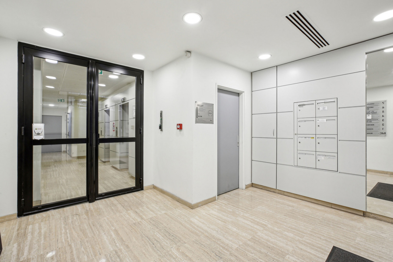 
                                                Location
                                                 Location Bureaux Paris 75008