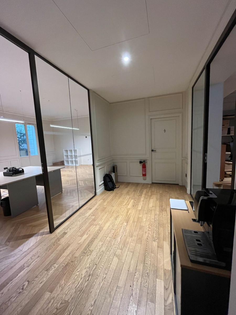 
                                                Location
                                                 Location Bureaux Paris 75008