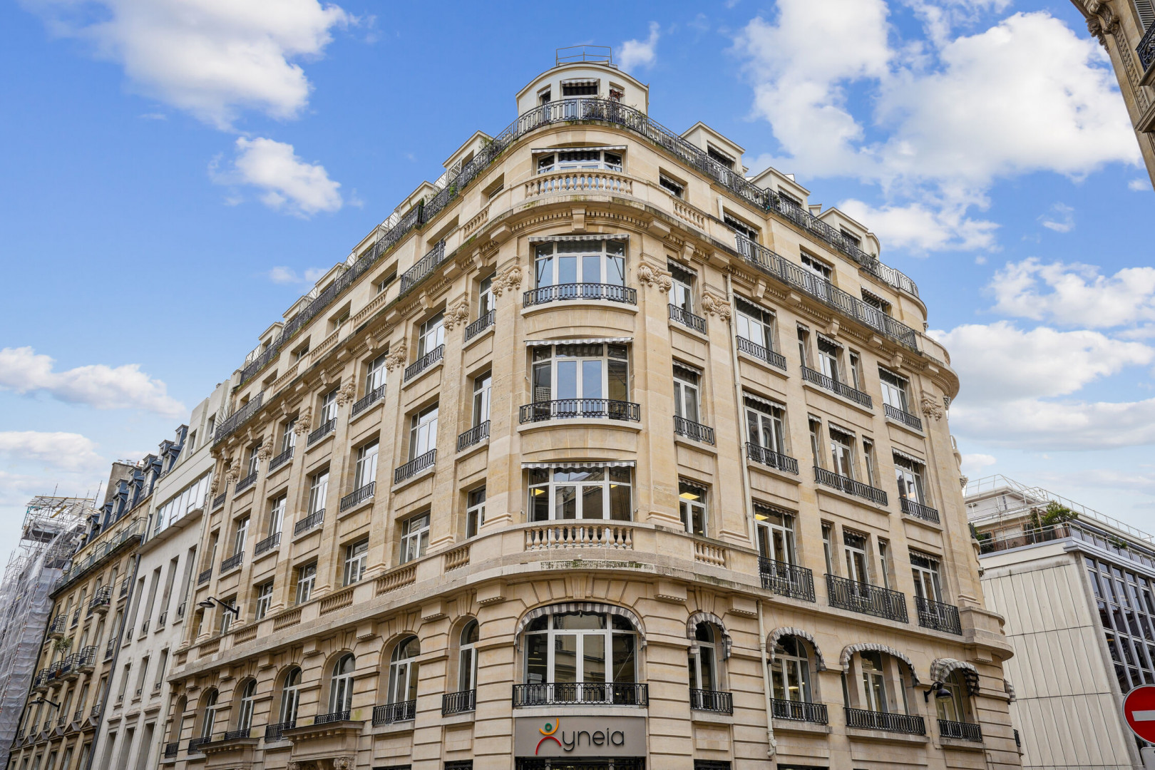 
                                                Location
                                                 Location Bureaux Paris 75008