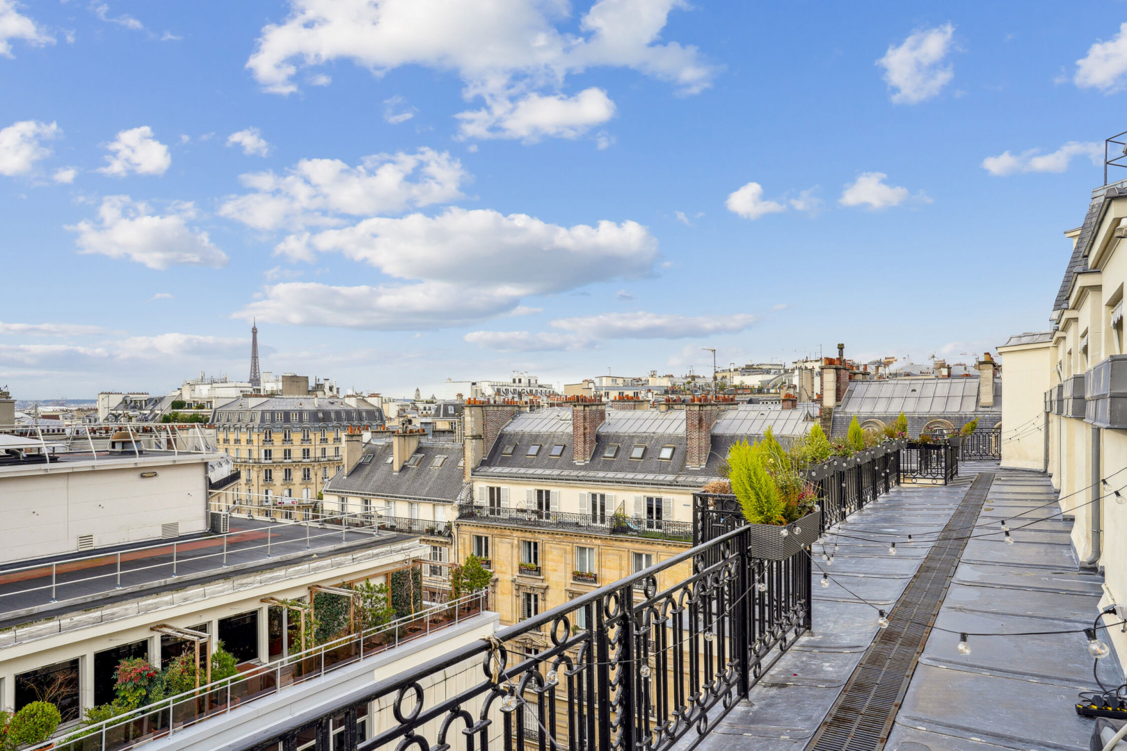 
                                                Location
                                                 Location Bureaux Paris 75008
