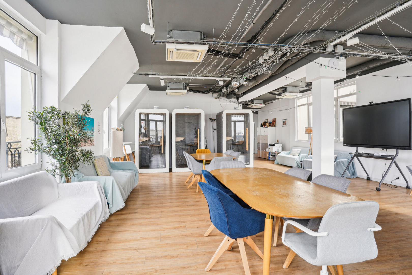 
                                                Location
                                                 Location Bureaux Paris 75008