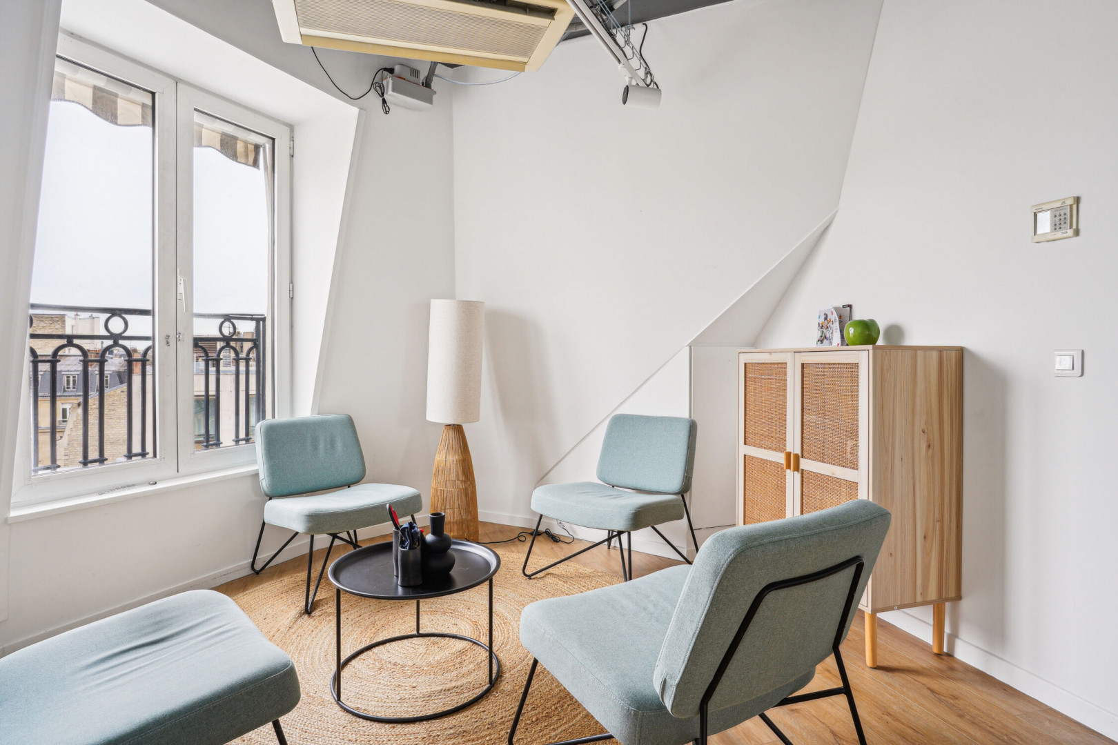 
                                                Location
                                                 Location Bureaux Paris 75008