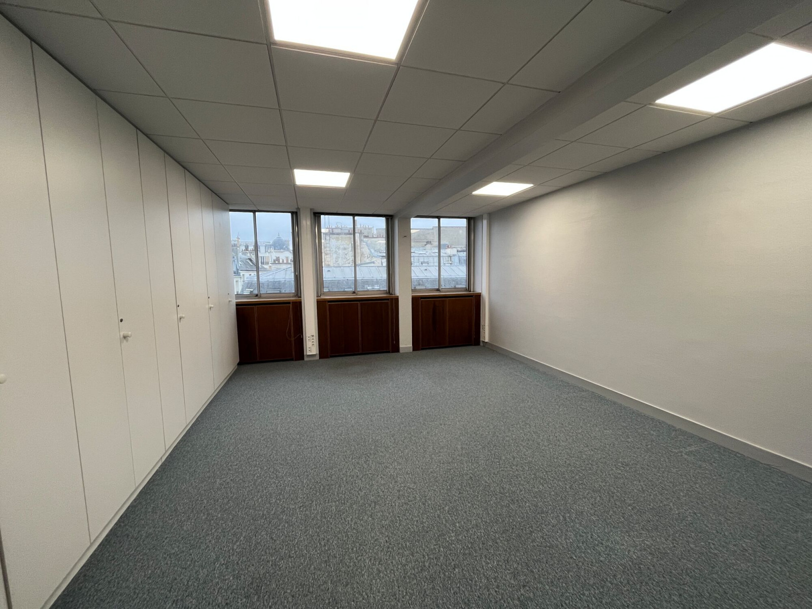 
                                                Location
                                                 Location Bureaux Paris 75008