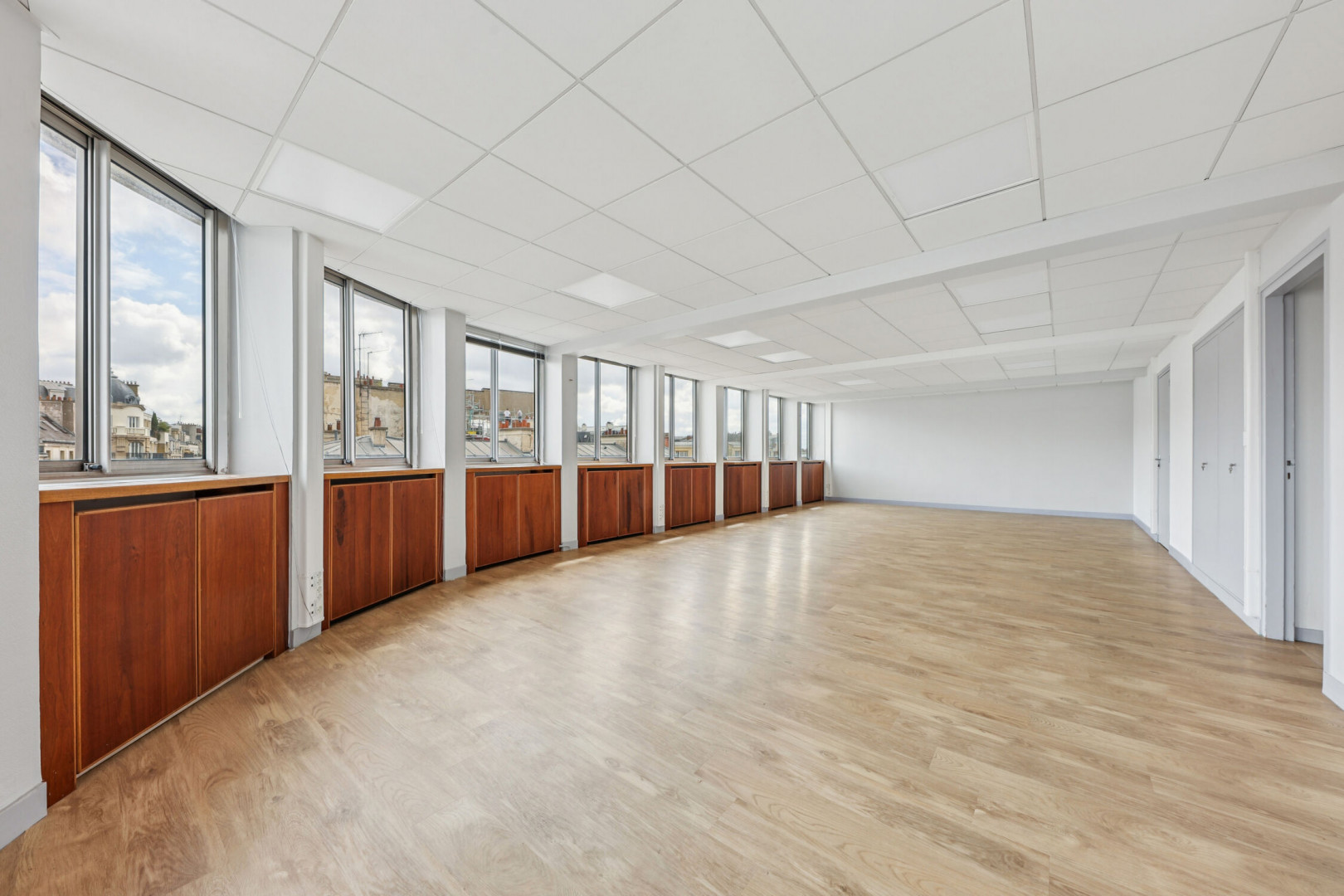 
                                                Location
                                                 Location Bureaux Paris 75008