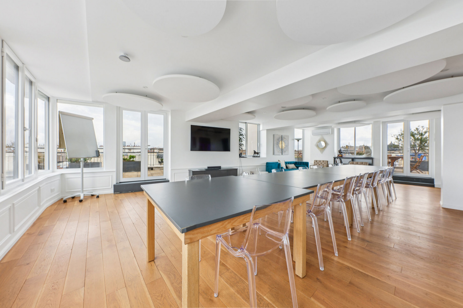 
                                                Location
                                                 Location Bureaux Paris 75008