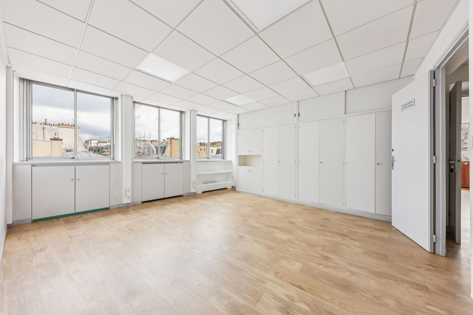 
                                                Location
                                                 Location Bureaux Paris 75008