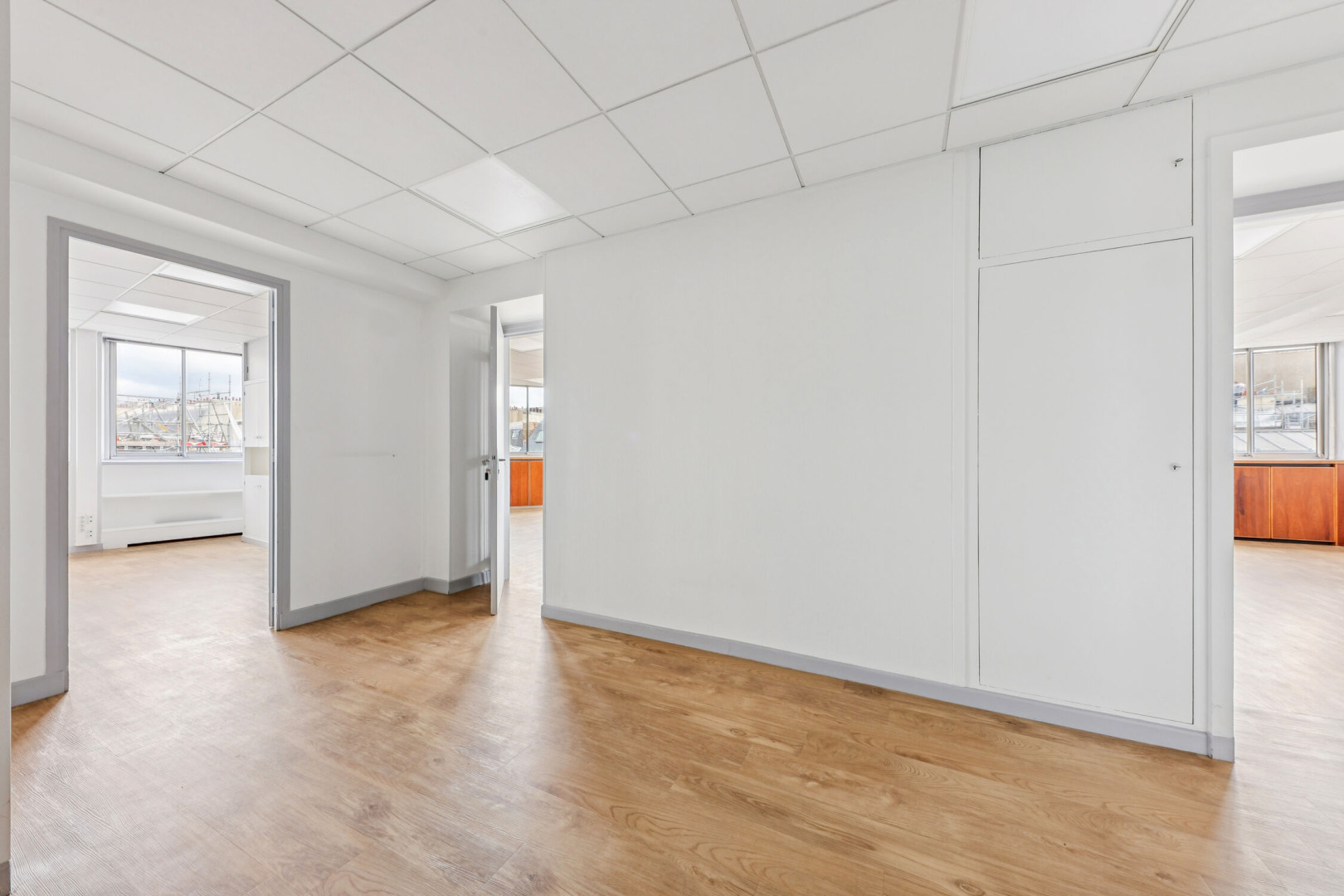
                                                Location
                                                 Location Bureaux Paris 75008