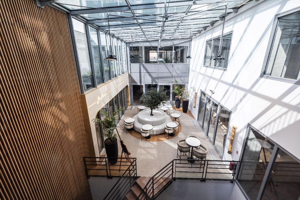 
                                                Location
                                                 Location Bureaux Paris 75008