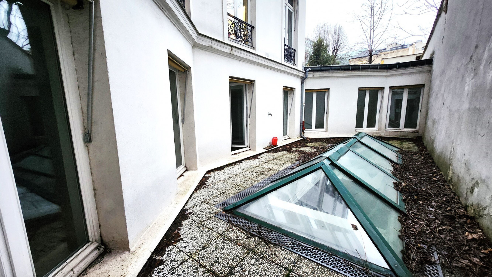 
                                                Location
                                                 Location Bureaux Paris 75008