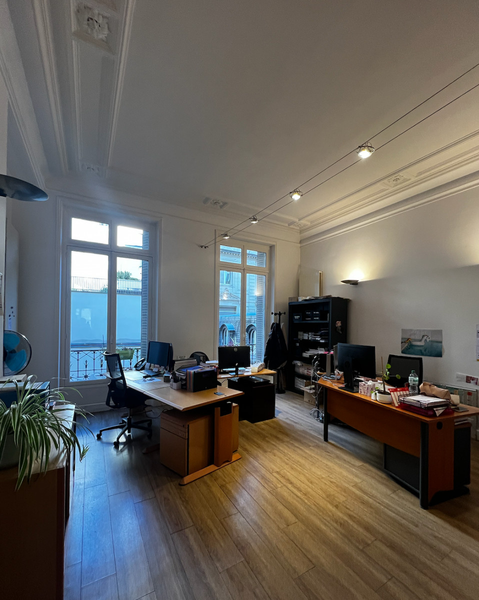 
                                                Location
                                                 Location Bureaux Paris 75008