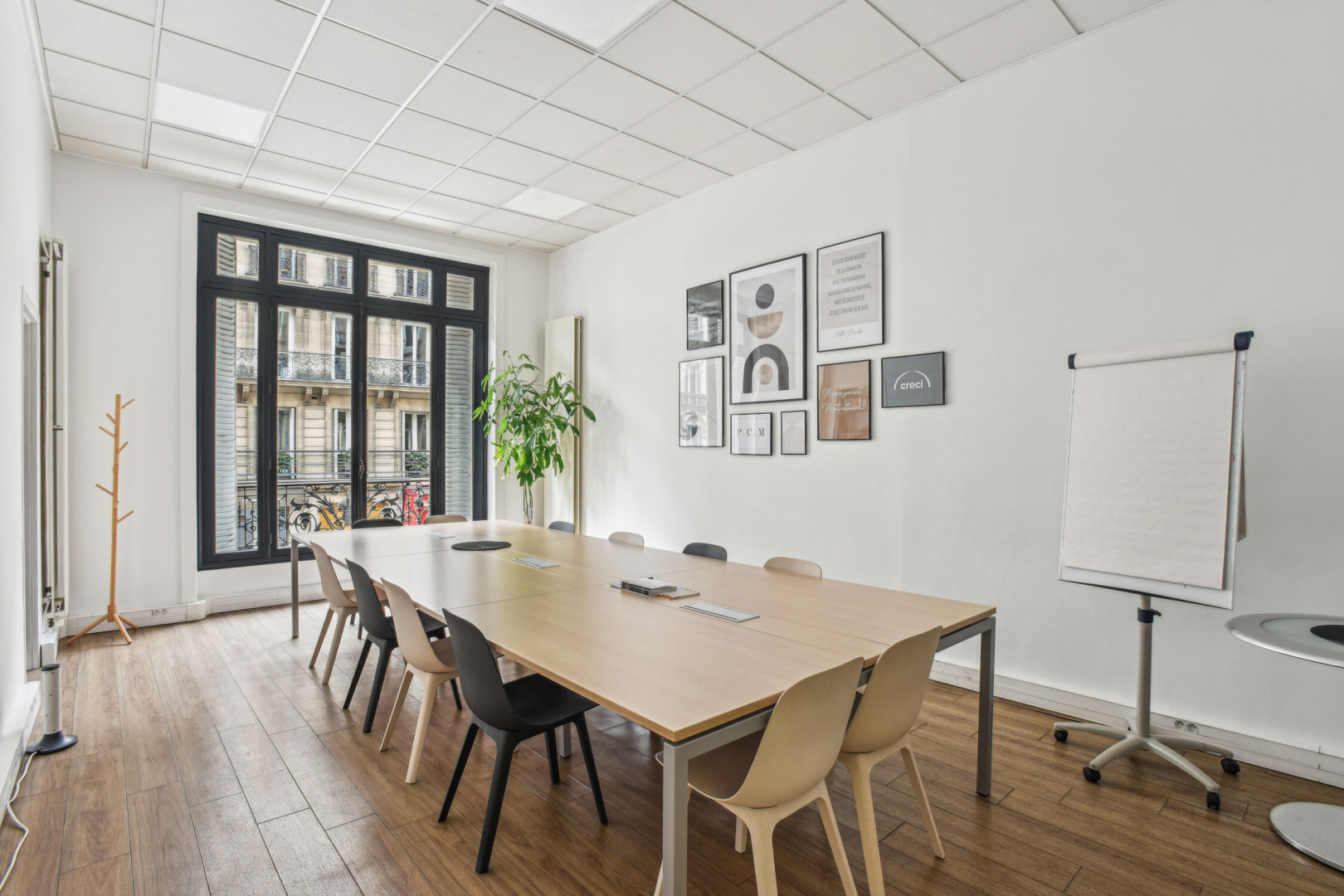 
                                                Location
                                                 Location Bureaux Paris 75008