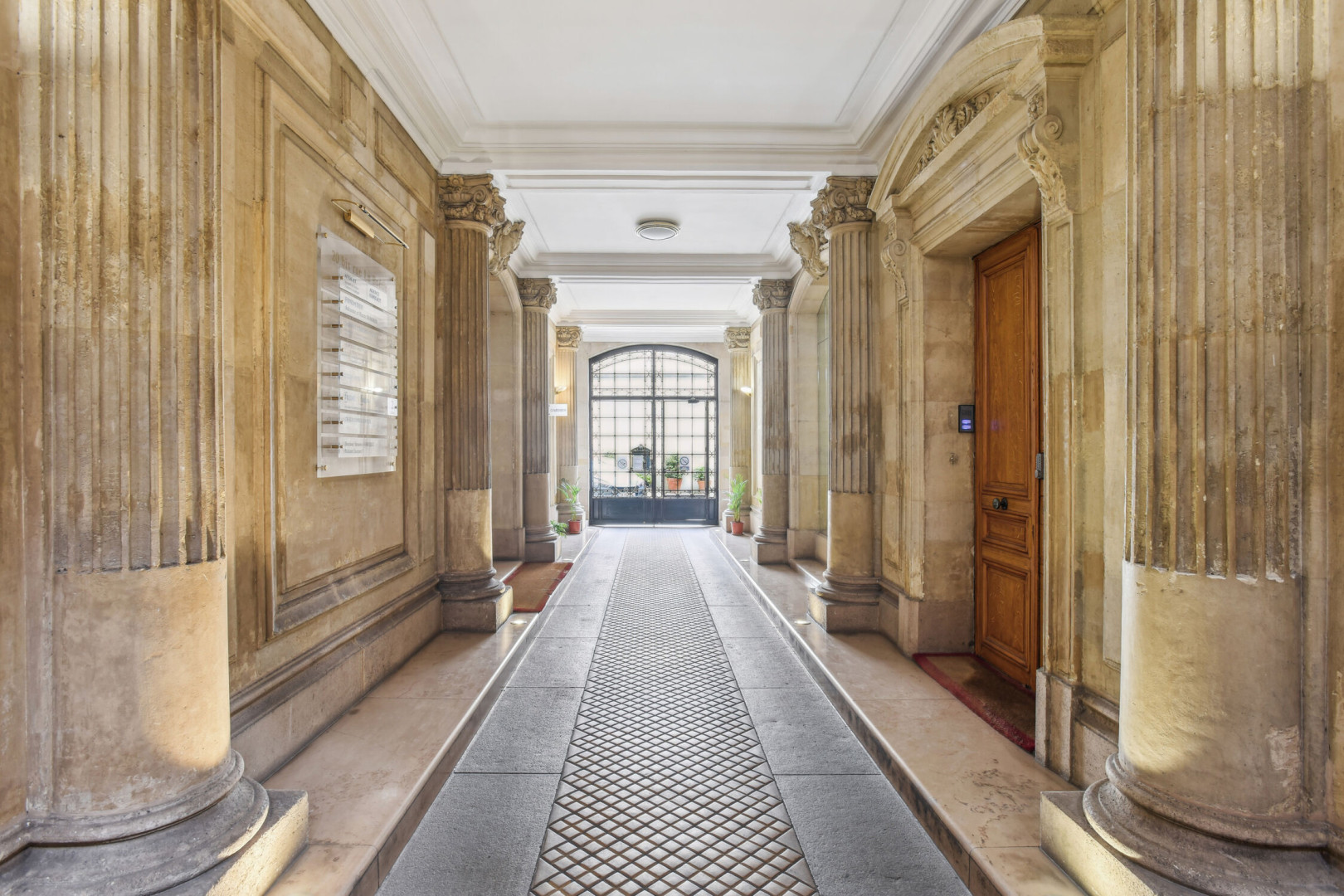 
                                                Location
                                                 Location Bureaux Paris 75008