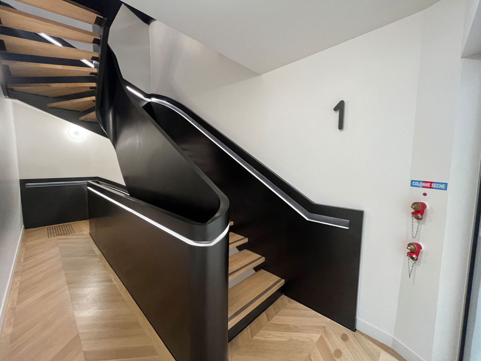 
                                                Location
                                                 Location Bureaux Paris 75008