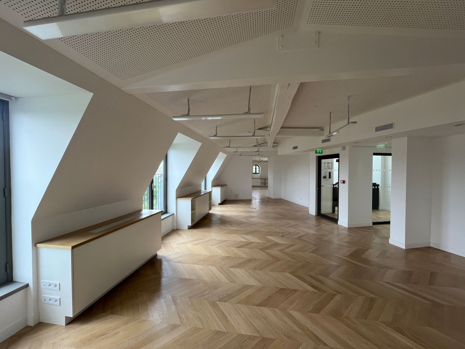 
                                                Location
                                                 Location Bureaux Paris 75008