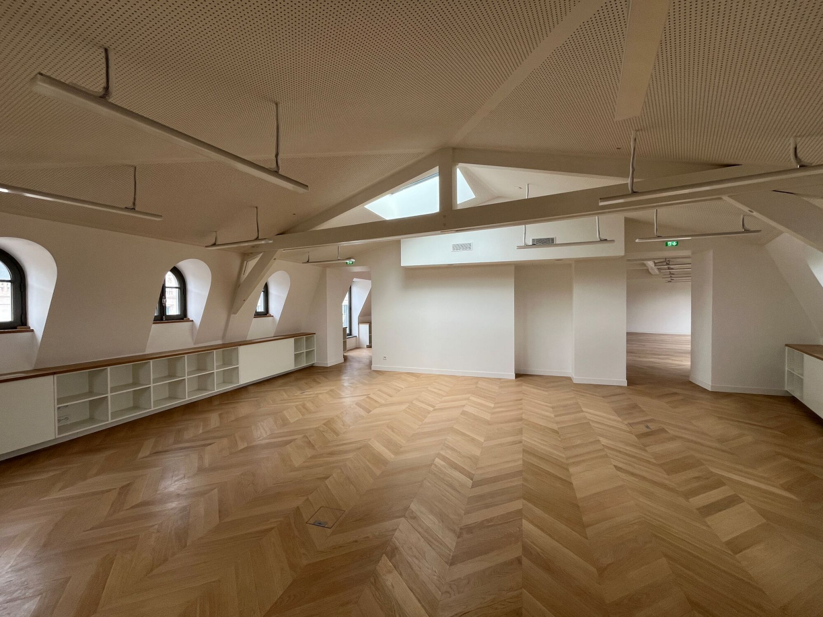 
                                                Location
                                                 Location Bureaux Paris 75008