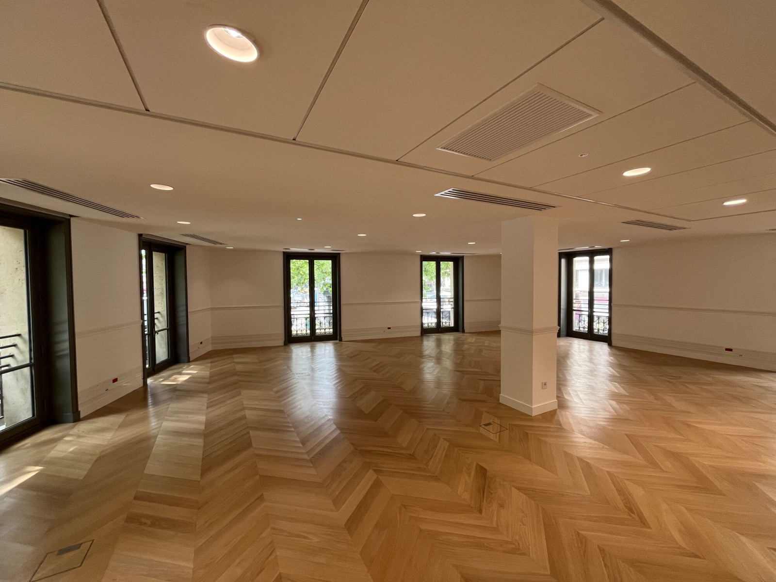 
                                                Location
                                                 Location Bureaux Paris 75008