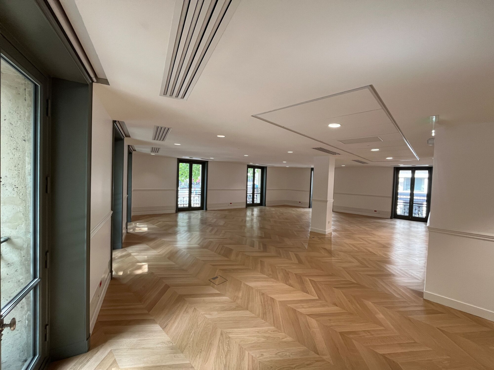 
                                                Location
                                                 Location Bureaux Paris 75008