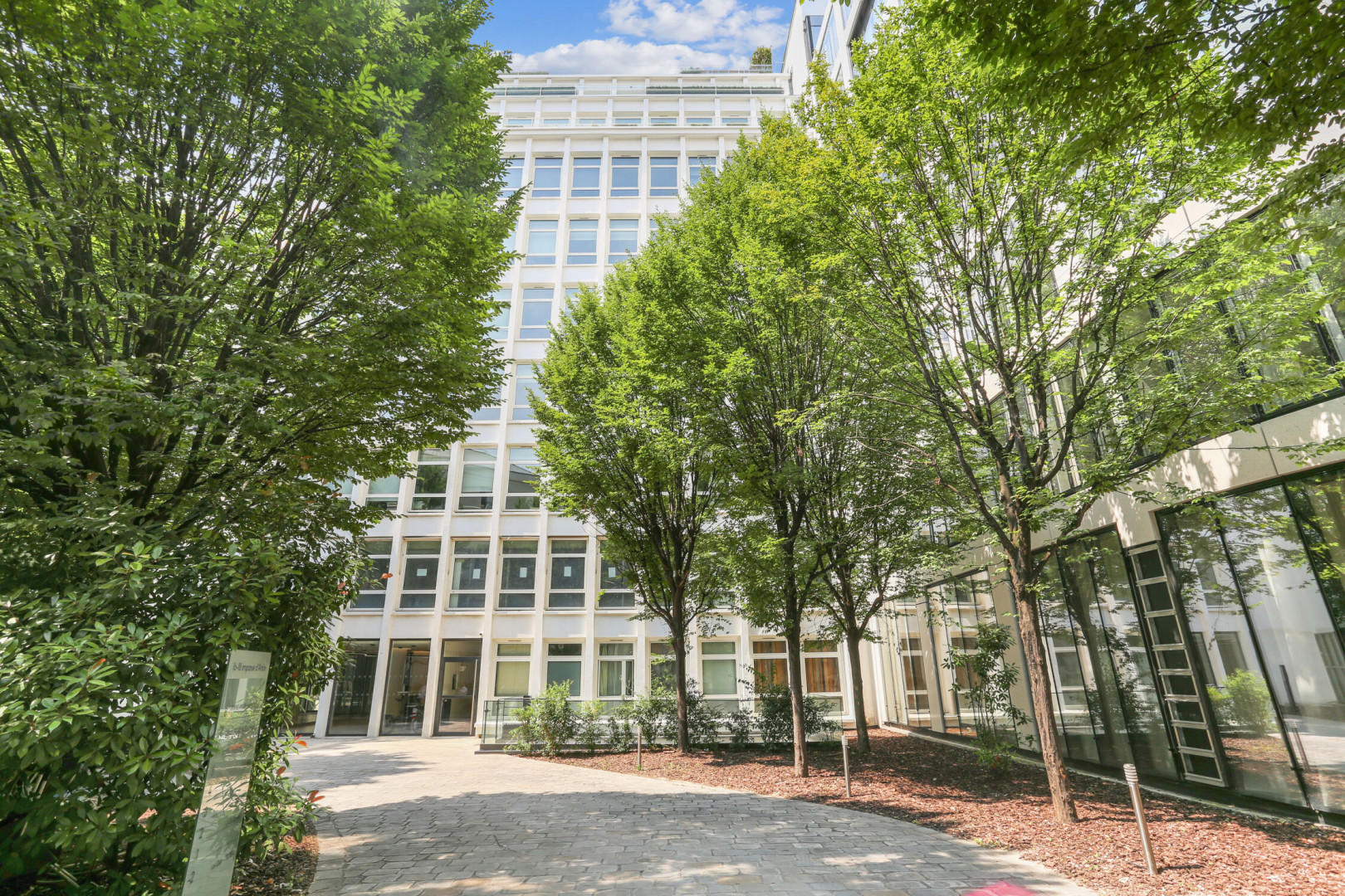 
                                                Location
                                                 Location Bureaux Paris 75008