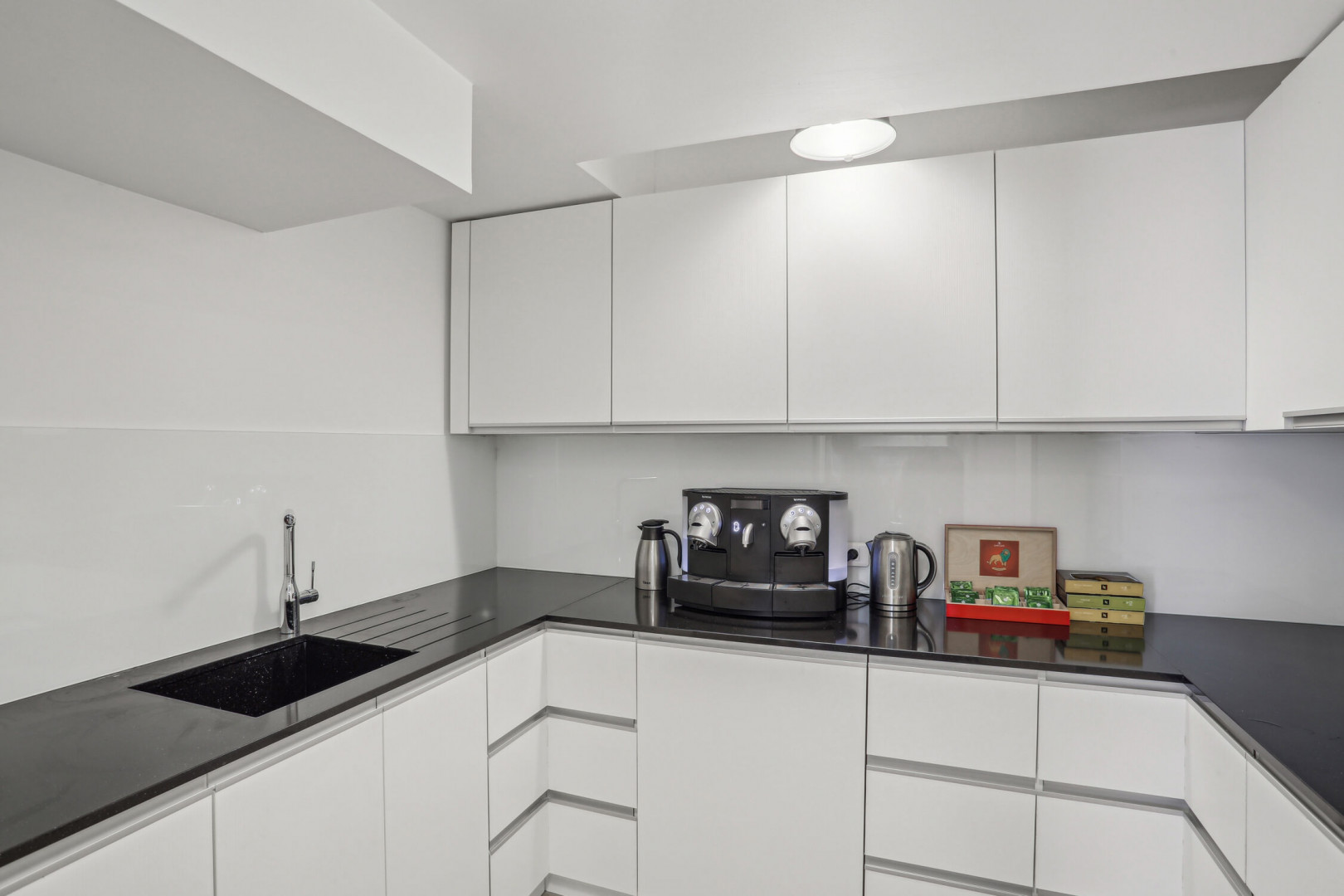 
                                                Location
                                                 Location Bureaux Paris 75008