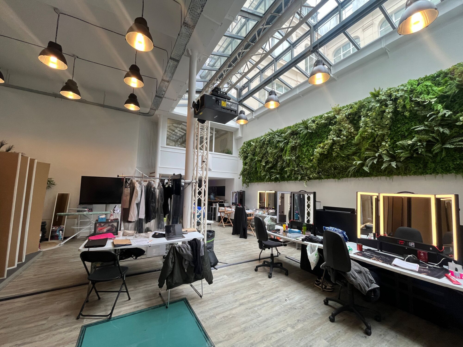 
                                                Location
                                                 Location Bureaux Paris 75008
