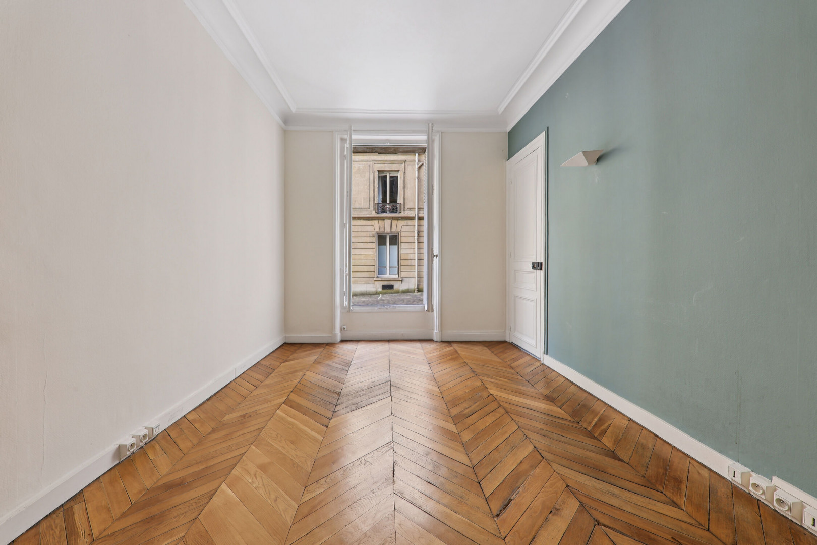 
                                                Location
                                                 Location Bureaux Paris 75008