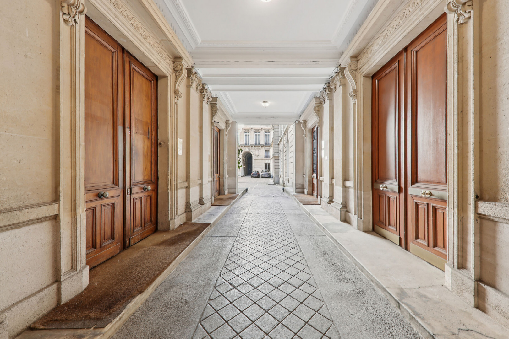 
                                                Location
                                                 Location Bureaux Paris 75008