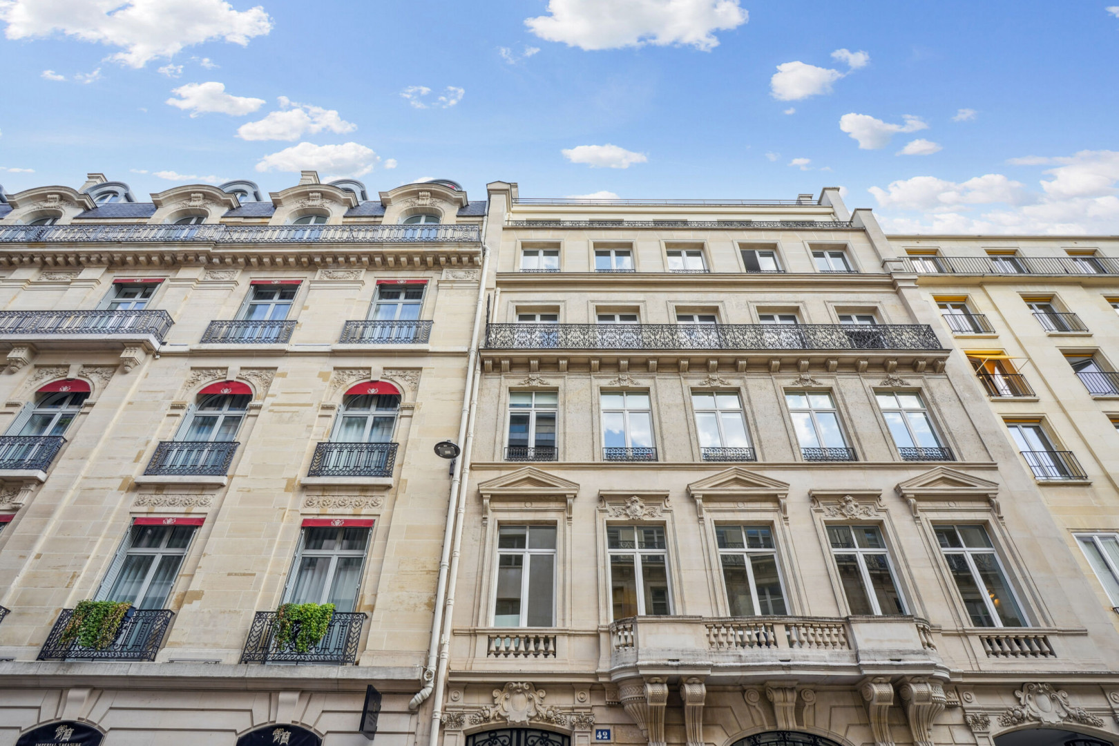 
                                                Location
                                                 Location Bureaux Paris 75008