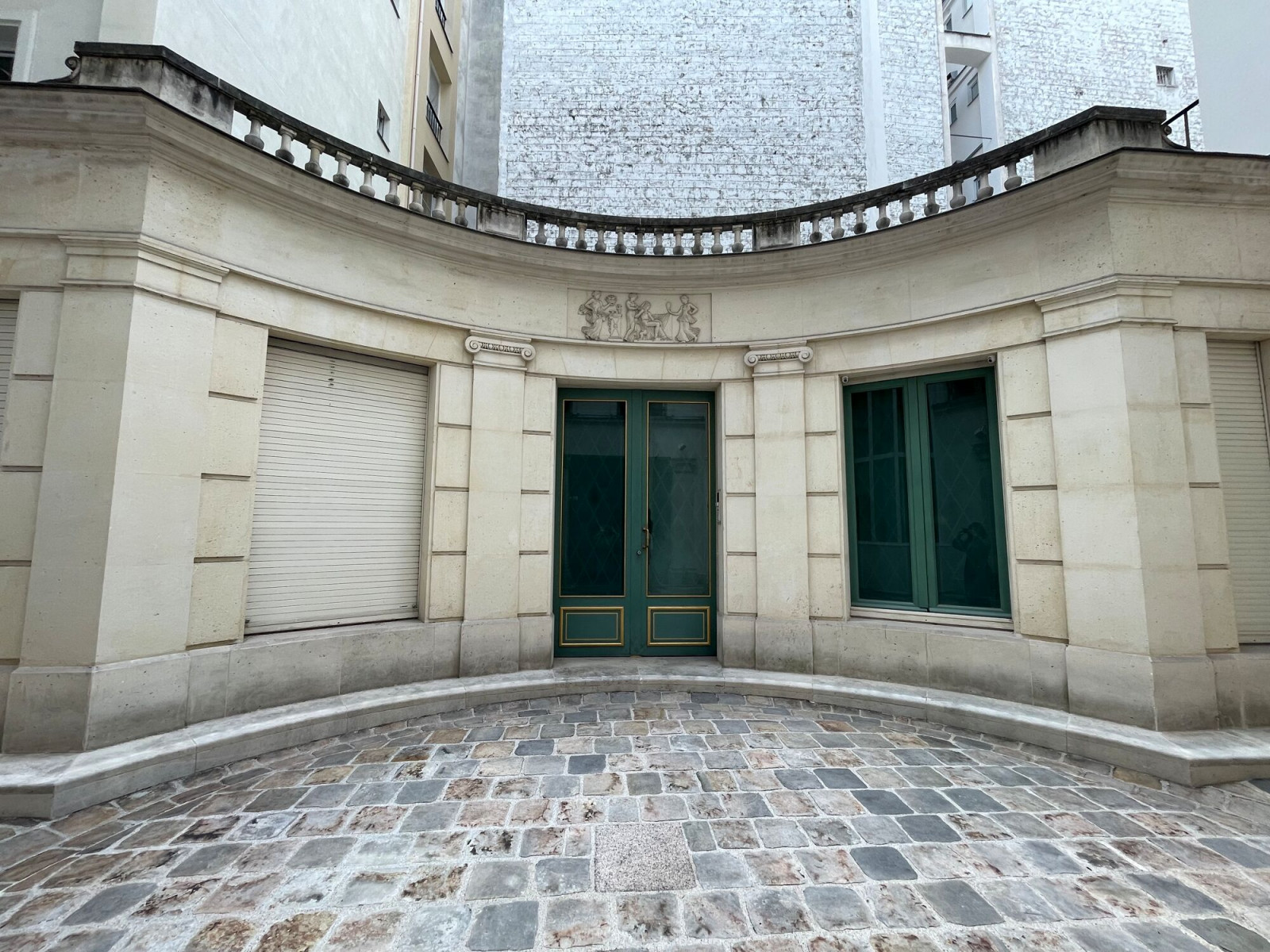 
                                                Location
                                                 Location Bureaux Paris 75008