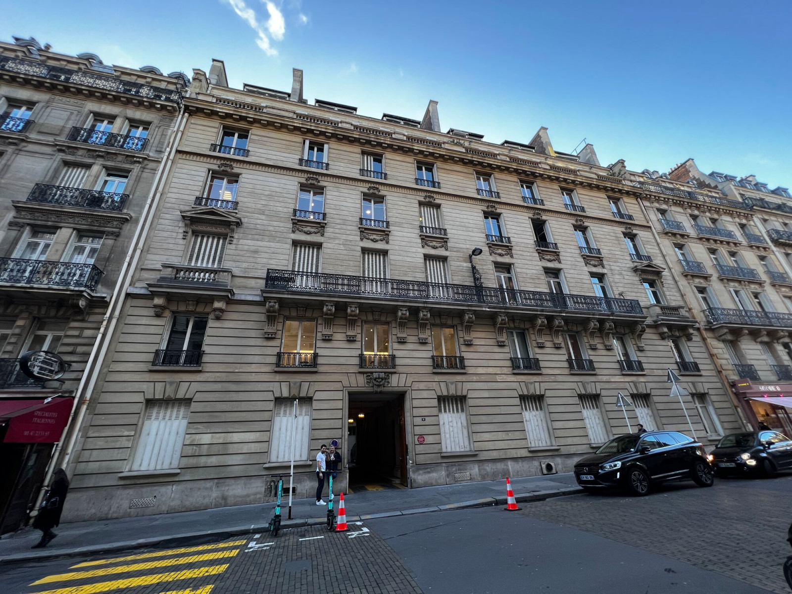 
                                                Location
                                                 Location Bureaux Paris 75008