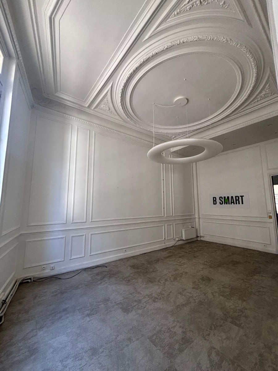 
                                                Location
                                                 Location Bureaux Paris 75008